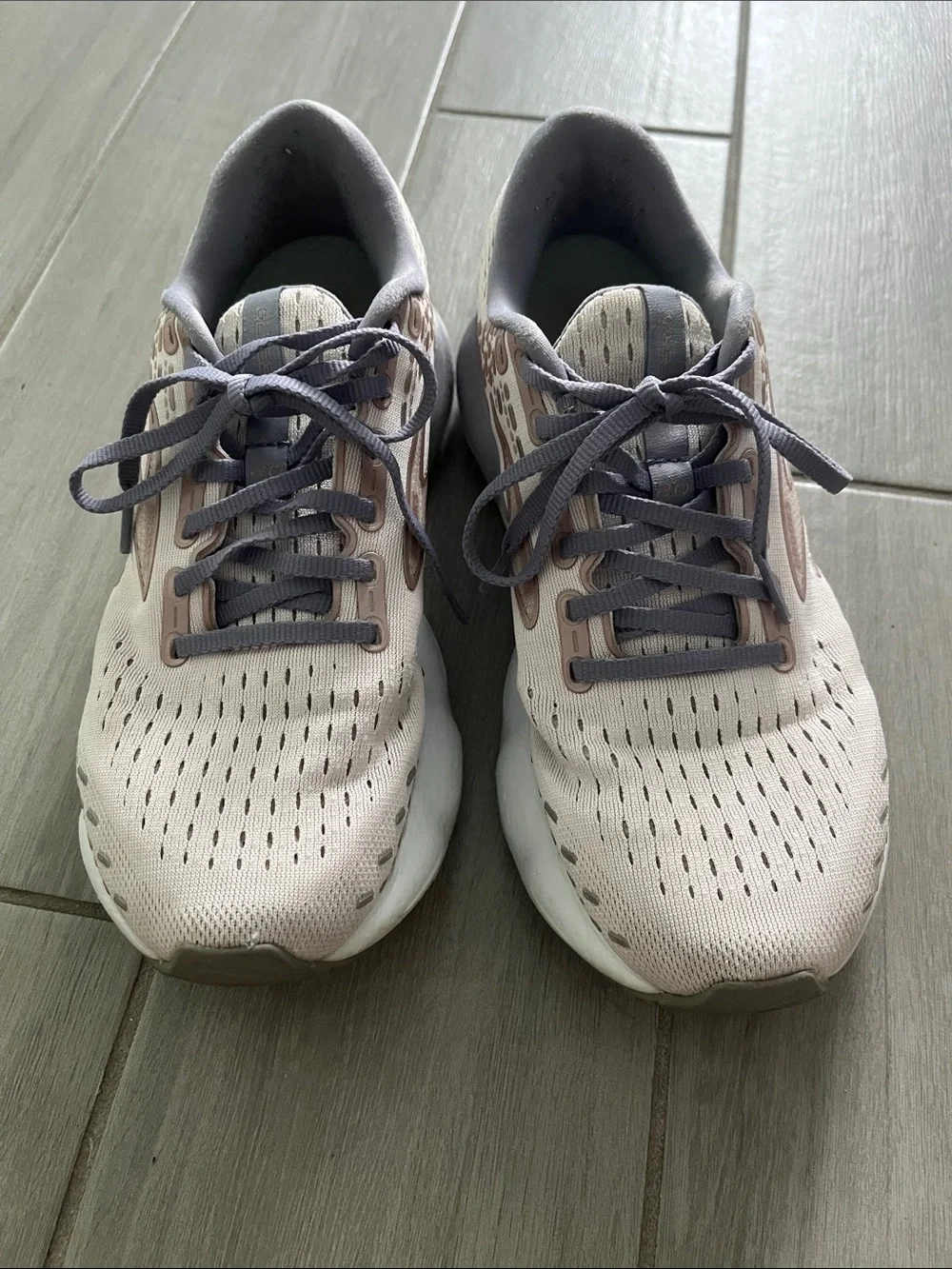 Women’s Brooks glycerin Lace-Up Athletic Sneakers in Blush and Gray